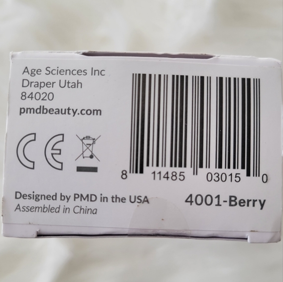 pmd clean Smart Facial Cleansing Device Berry Silicone Face Brush BNWT Sealed - Picture 4 of 7